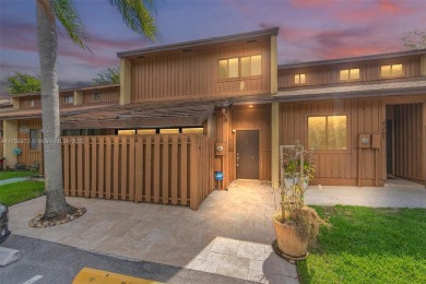 Lake Townhome/Townhouse For Sale in Davie, Florida