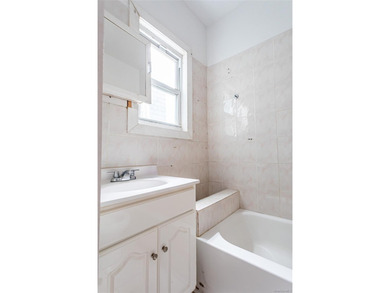 Four Unit rowhouse in the heart of Sunset Park with nicely - photo 26