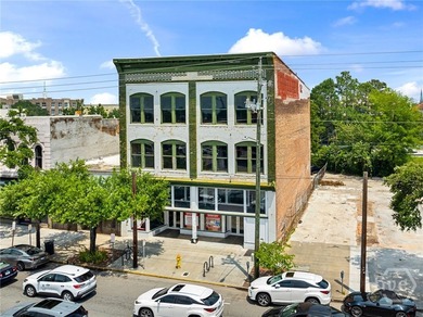 A rare Savannah opportunity ready for its next chapter. This - photo 1