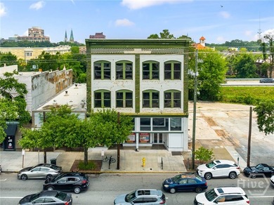 A rare Savannah opportunity ready for its next chapter. This - photo 2