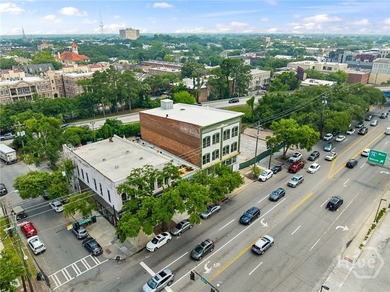 A rare Savannah opportunity ready for its next chapter. This - photo 3