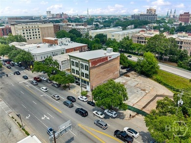 A rare Savannah opportunity ready for its next chapter. This - photo 4