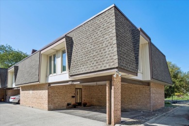 Lake Townhome/Townhouse For Sale in Glenview, Illinois