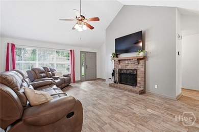 Back on the Market at NO fault of the seller. This charming 3 - photo 5