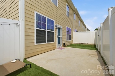 Stunning End-Unit Townhome in Walnut Creek with Main-Level - photo 40