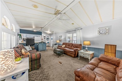 Dollbaby turnkey lake property! SUPERB LOCATION! Just bring your - photo 6