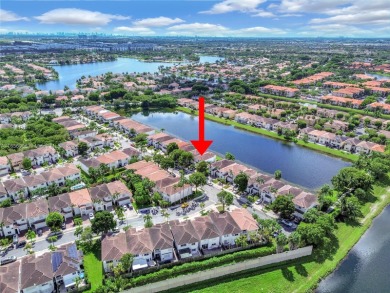 (private lake, pond, creek) Townhome/Townhouse For Sale in Doral Florida