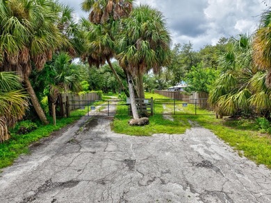 Located directly on the highly traveled Tamiami Trail (U.S. 41) - photo 14