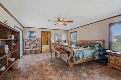 Escape to your own private retreat with this exceptional - photo 15