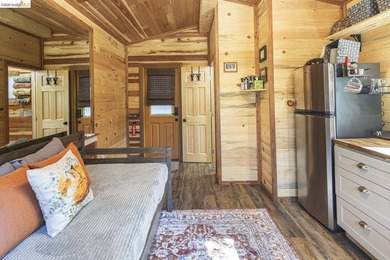 Welcome to Your New Haven! Nestled on a peaceful, forested road - photo 16
