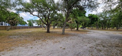 Located directly on the highly traveled Tamiami Trail (U.S. 41) - photo 18