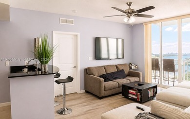 Waterfront unit - most desirable *05* line in the building - photo 3