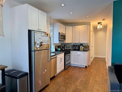 East Rockaway: Bay Park, Renovated Bungalow with 2 Bedrooms, 1 - photo 3