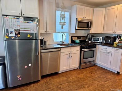 East Rockaway: Bay Park, Renovated Bungalow with 2 Bedrooms, 1 - photo 7