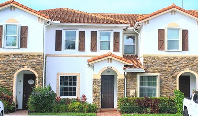 (private lake, pond, coastal) Townhome/Townhouse For Sale in West Palm Beach Florida