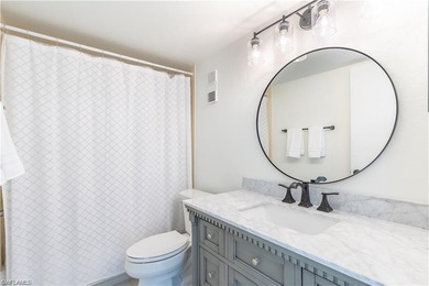 Beachfront condo with 2 bedrooms and 2 bathroom. Spectacular - photo 17