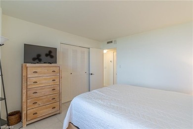 Beachfront condo with 2 bedrooms and 2 bathroom. Spectacular - photo 20