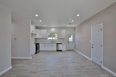 Discover the Perfect Home in Santa Ana! Don't miss this - photo 7