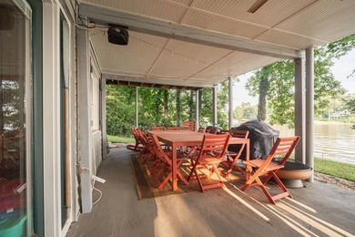 Set along the shoreline of Lake Sinclair, this thoughtfully - photo 8