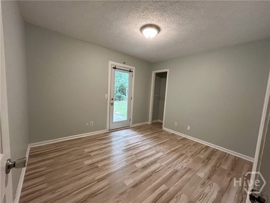Well kept island bungalow. LVP through out (no carpet) and fresh - photo 9