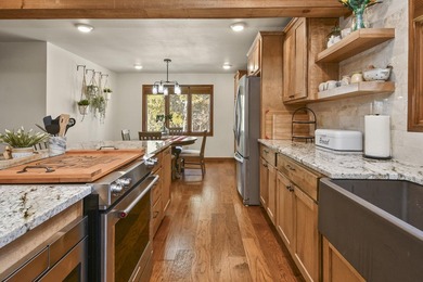 Lakefront, lake view, boat slip available and meticulously - photo 11