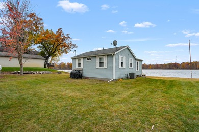 (pending lake) Home For Sale in Paw Paw Michigan