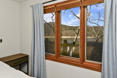 Lakefront, lake view, boat slip available and meticulously - photo 23