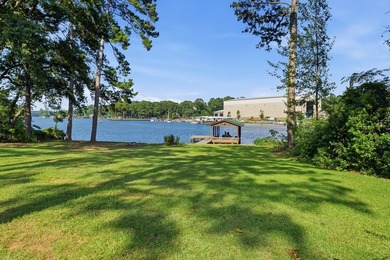 Stunning house on Lake Sinclair! This move in ready property has - photo 3