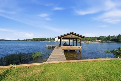 Stunning house on Lake Sinclair! This move in ready property has - photo 4