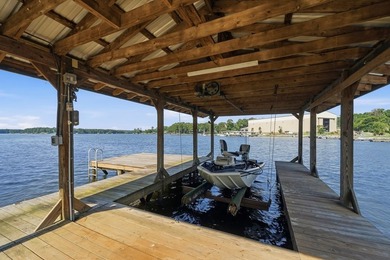 Stunning house on Lake Sinclair! This move in ready property has - photo 7