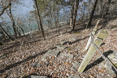 Lakefront, lake view, boat slip available and meticulously - photo 52