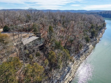 Lakefront, lake view, boat slip available and meticulously - photo 54