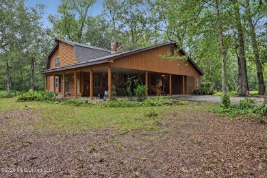 Log-style home on 3.1 country acres in Woolmarket. 3 bed, 2.5 - photo 2