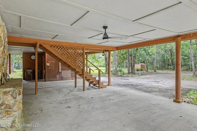 Log-style home on 3.1 country acres in Woolmarket. 3 bed, 2.5 - photo 3