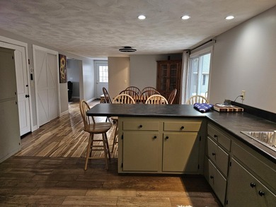 Amazing 4 bedroom , completely furnished! Lots of privacy and - photo 6