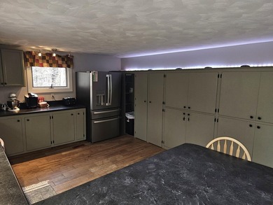 Amazing 4 bedroom , completely furnished! Lots of privacy and - photo 7