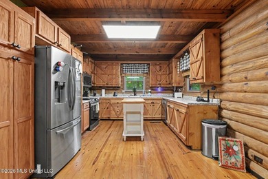 Log-style home on 3.1 country acres in Woolmarket. 3 bed, 2.5 - photo 9