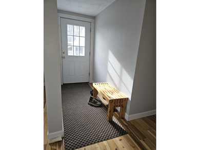 Amazing 4 bedroom , completely furnished! Lots of privacy and - photo 9