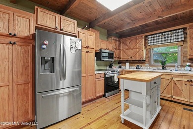 Log-style home on 3.1 country acres in Woolmarket. 3 bed, 2.5 - photo 10