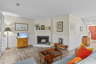 Beautifully maintained 3-bedroom, 2.5-bath townhouse located in - photo 11