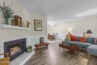 Beautifully maintained 3-bedroom, 2.5-bath townhouse located in - photo 12