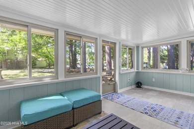Beautifully maintained 3-bedroom, 2.5-bath townhouse located in - photo 14