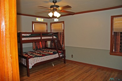 2537 sq ft of office building with handicap ramps and doors