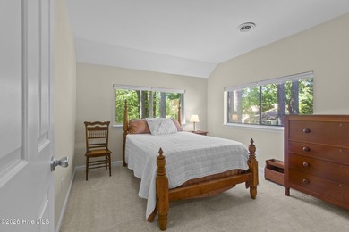 Beautifully maintained 3-bedroom, 2.5-bath townhouse located in - photo 16