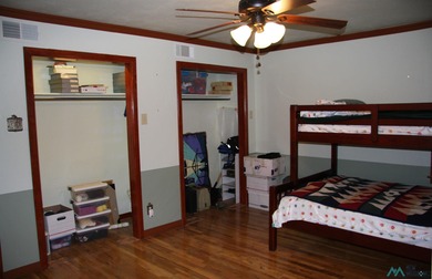 2537 sq ft of office building with handicap ramps and doors