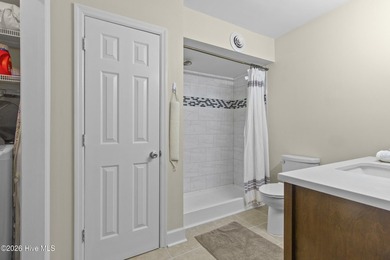 Beautifully maintained 3-bedroom, 2.5-bath townhouse located in - photo 18
