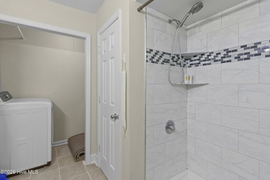 Beautifully maintained 3-bedroom, 2.5-bath townhouse located in - photo 19