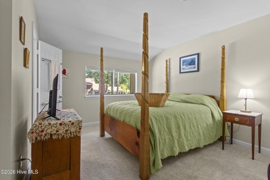 Beautifully maintained 3-bedroom, 2.5-bath townhouse located in - photo 20