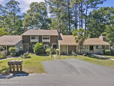 Beautifully maintained 3-bedroom, 2.5-bath townhouse located in - photo 23