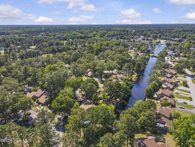 Beautifully maintained 3-bedroom, 2.5-bath townhouse located in - photo 25